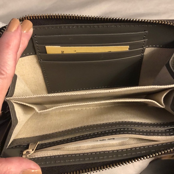 💝Dooney Florentine phone wristlet💝 - Picture 4 of 4